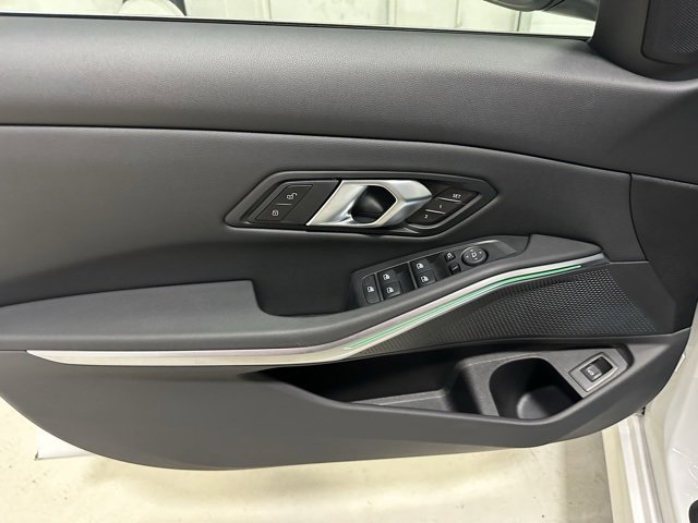 Used 2025 BMW 330i xDrive Sedan w/ Premium Package image 28