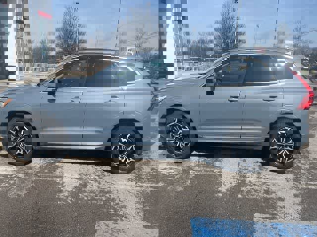 Used 2022 Volvo XC60 B5 Momentum AWD/4WD image 4