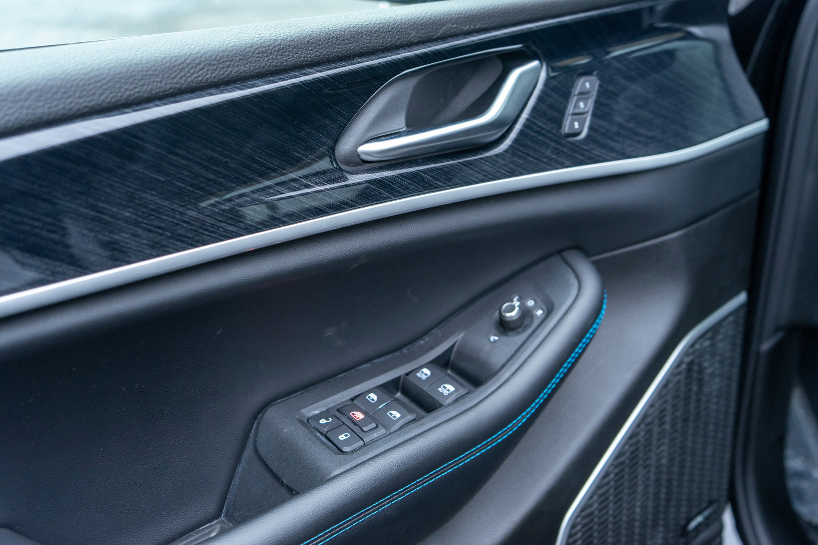 Used 2023 Jeep Grand Cherokee Trailhawk w/ Luxury Tech Group III image 16