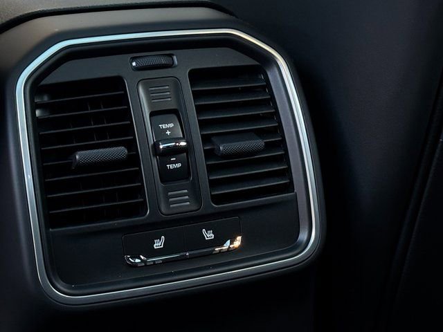 Certified 2026 Porsche Macan image 23