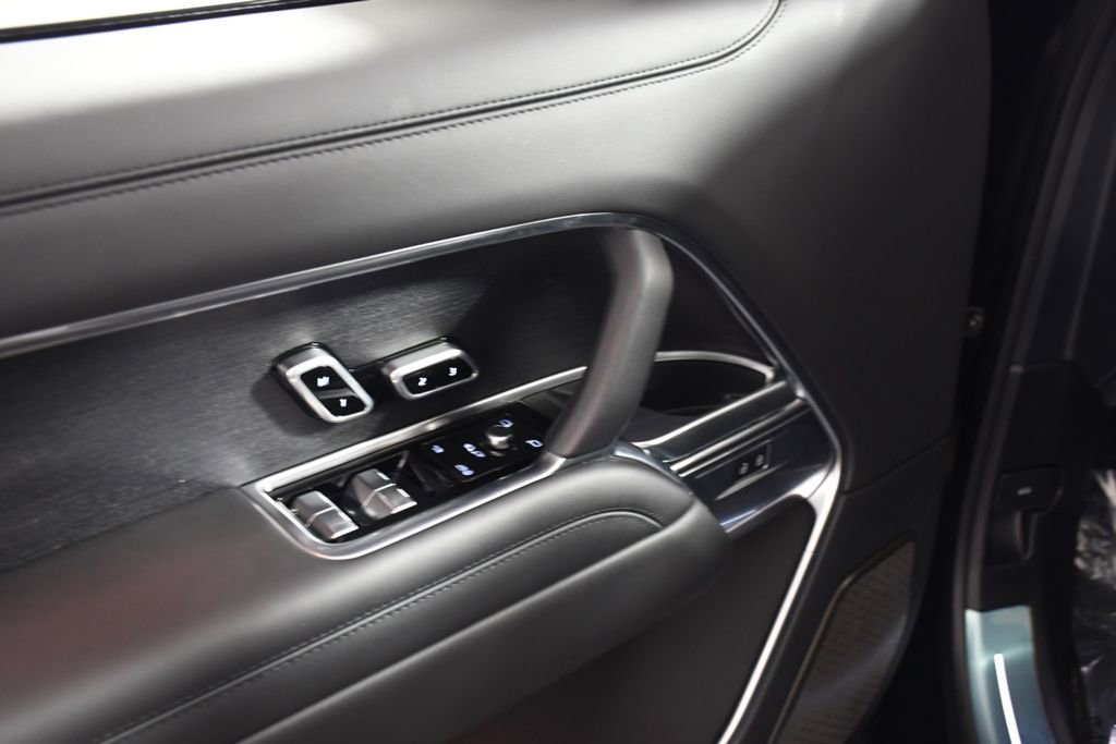 Used 2025 Land Rover Range Rover Long Wheelbase Autobiography image 15