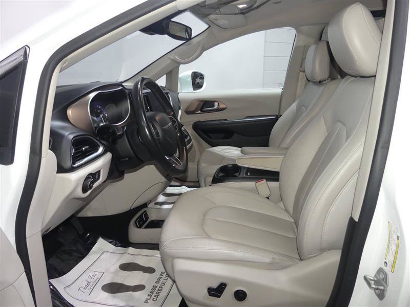 Used 2018 Chrysler Pacifica Touring-L Plus w/ Advanced Safetytec Group FWD image 20