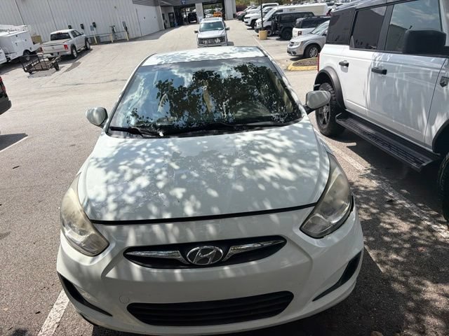 Used 2013 Hyundai Accent GLS FWD image 2
