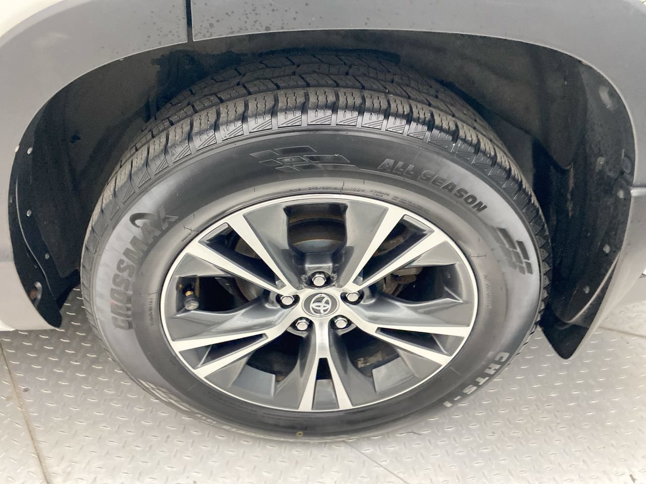 Used 2018 Toyota Highlander Plus AWD/4WD image 10