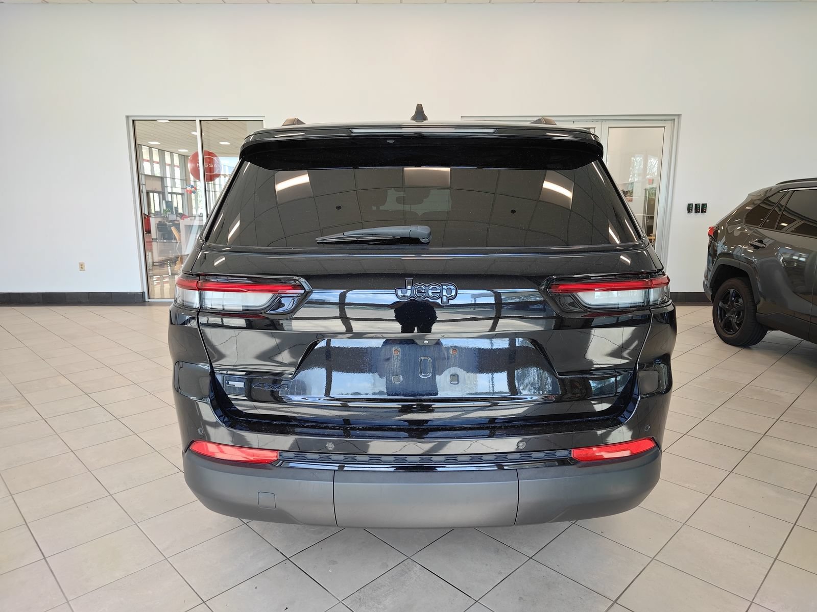 Used 2021 Jeep Grand Cherokee L Laredo AWD/4WD image 3