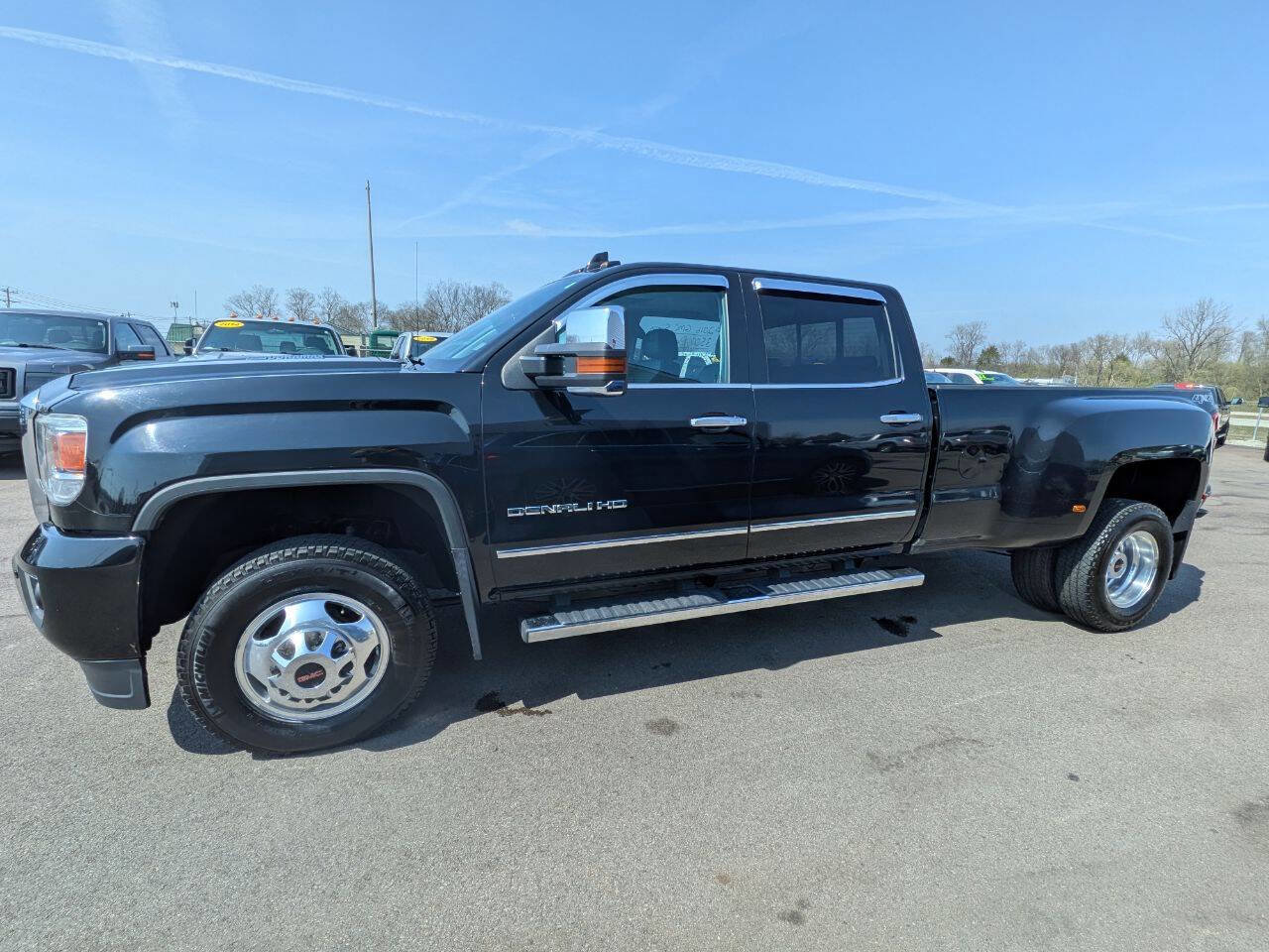 Used 2016 GMC Sierra 3500 Denali image 2