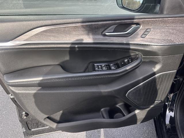 Used 2023 Jeep Grand Cherokee L Overland image 8