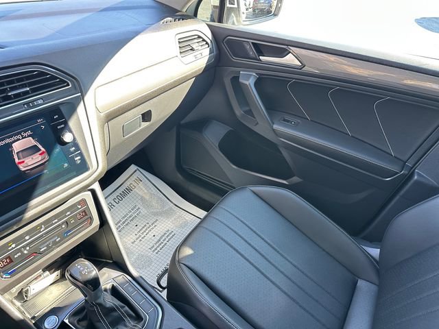 Used 2023 Volkswagen Tiguan SE w/ Panoramic Sunroof Package image 30