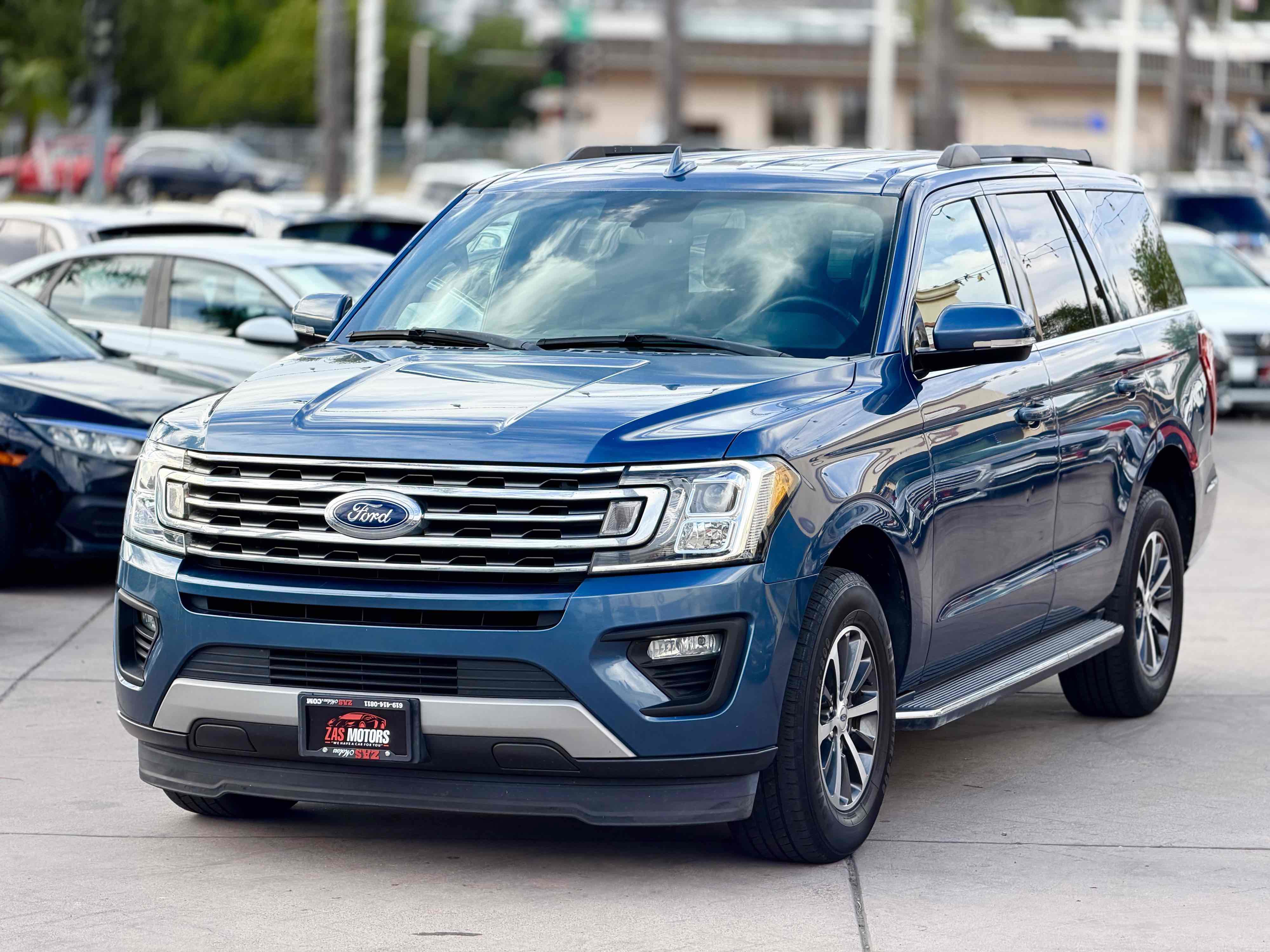 Used 2019 Ford Expedition XLT w/ Equipment Group 202A image 3