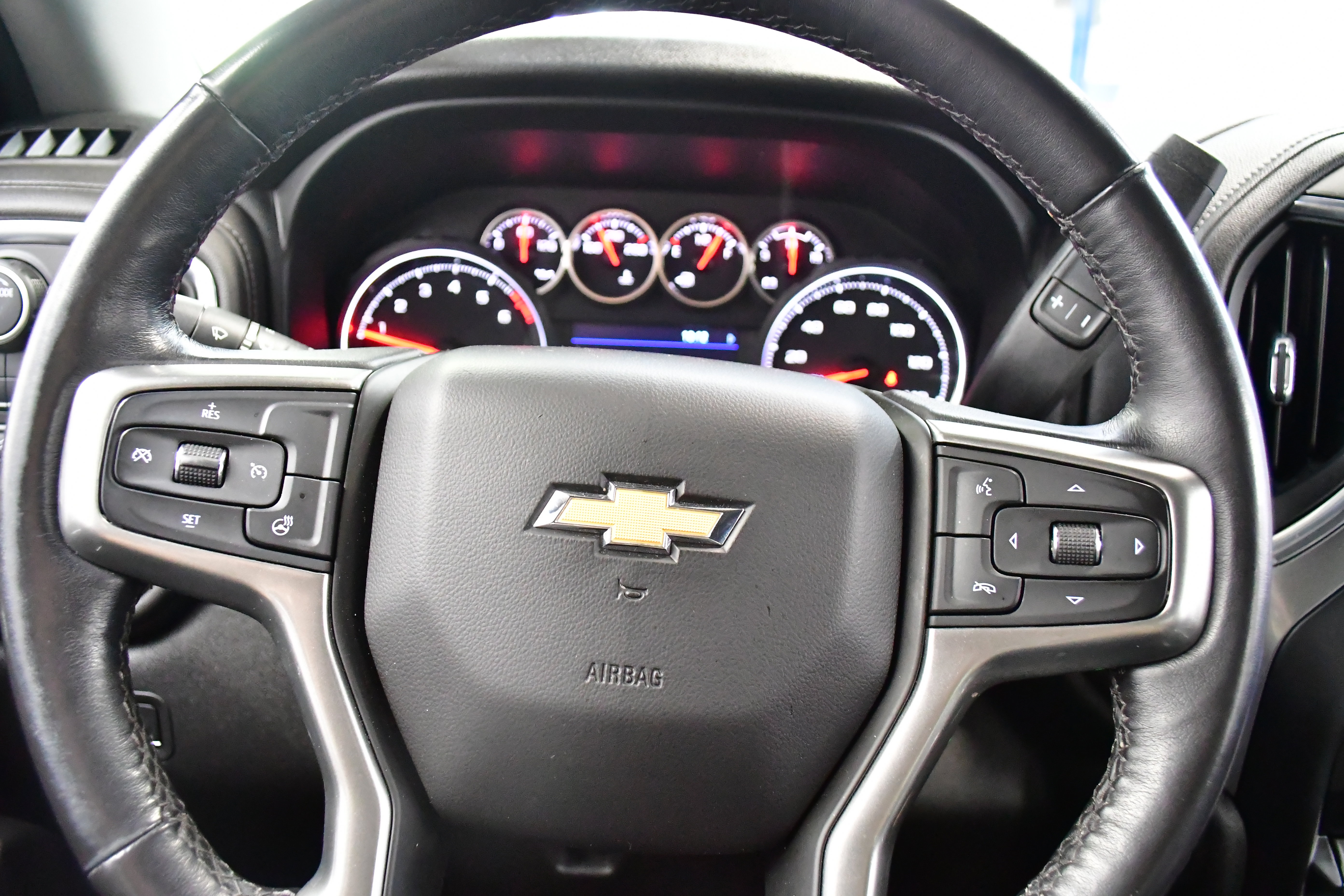 Used 2022 Chevrolet Silverado 1500 LT AWD/4WD image 19