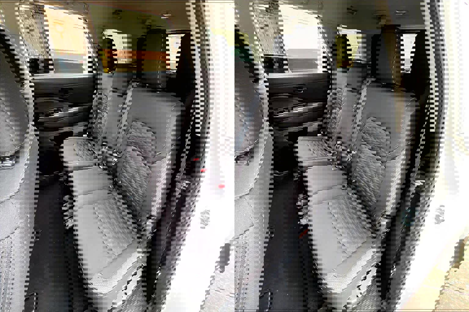 Used 2025 Nissan Pathfinder SV image 19