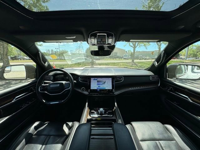 Used 2023 Jeep Grand Wagoneer 4WD image 3