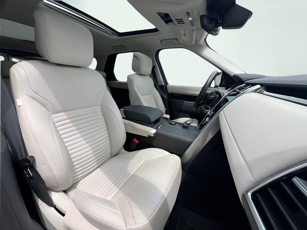 Used 2024 Land Rover Discovery S image 20