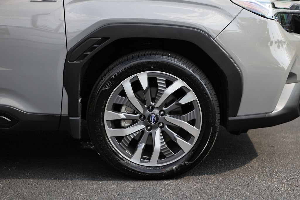 Used 2025 Subaru Forester Touring AWD/4WD image 4