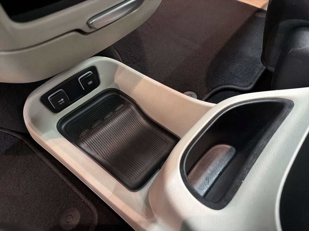 Used 2020 Chrysler Pacifica Limited FWD image 56