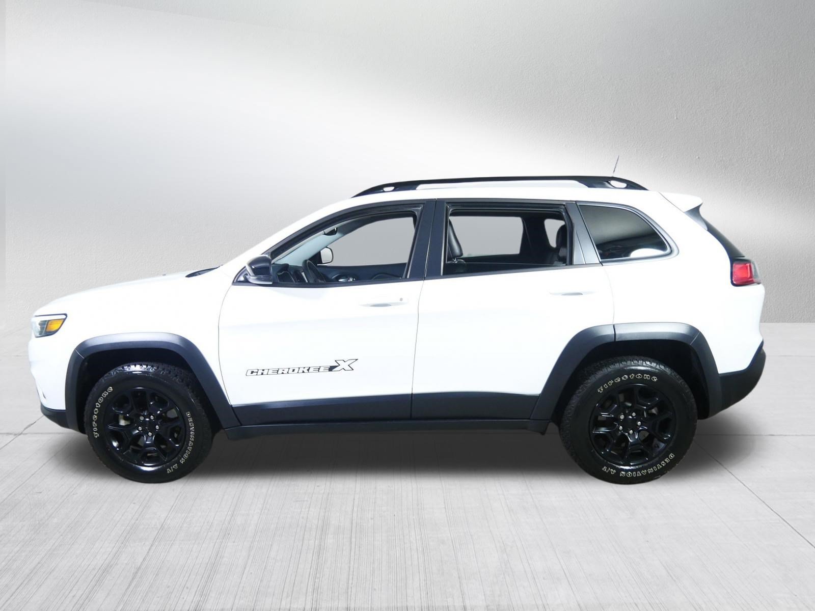 Used 2022 Jeep Cherokee Latitude w/ Sun & Sound Group AWD/4WD image 4