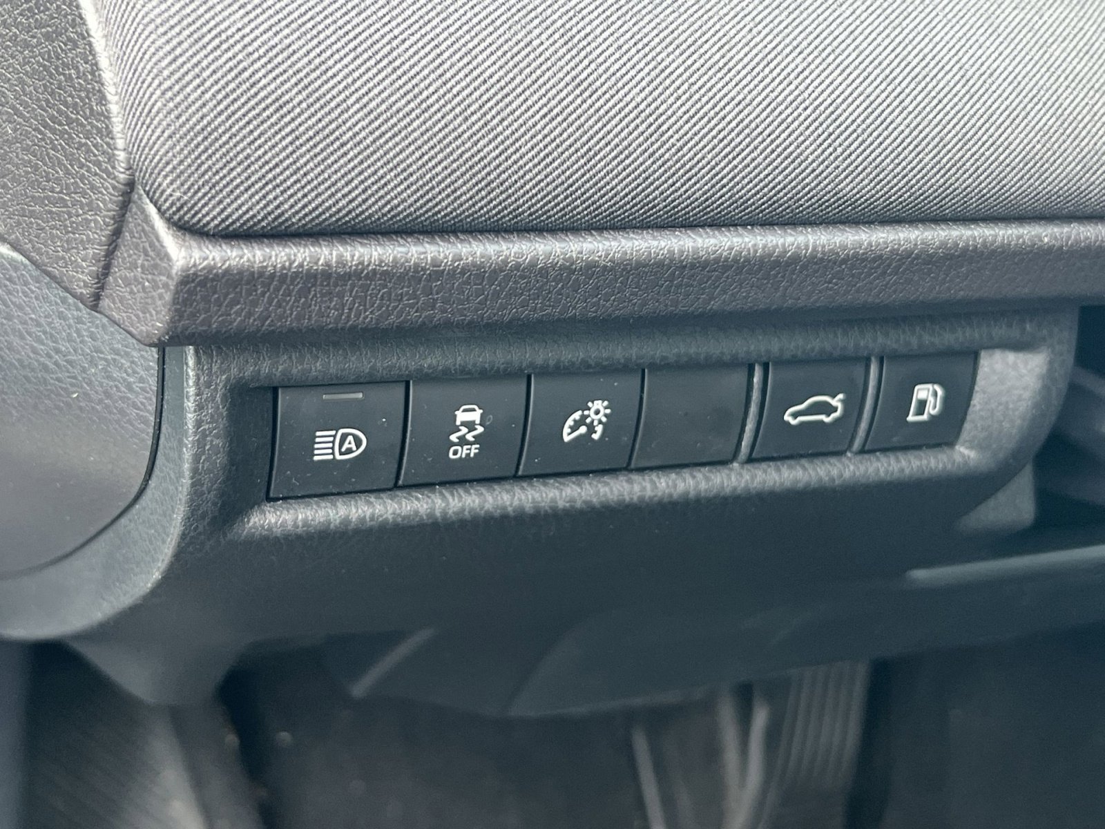 Used 2025 Toyota Camry LE image 28