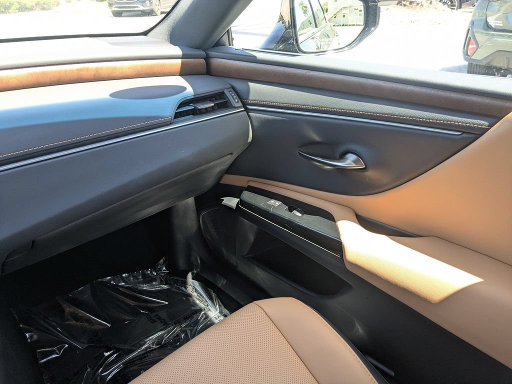 Used 2025 Lexus ES 350 w/ Premium Package FWD image 4