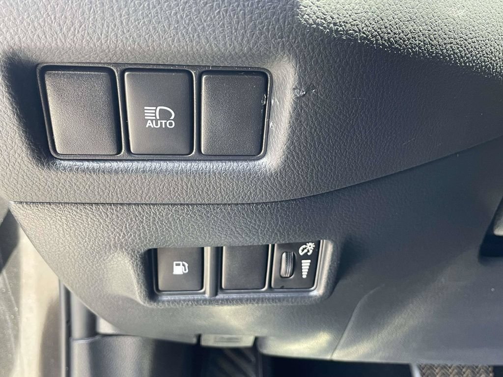 Used 2022 Toyota C-HR XLE FWD image 24