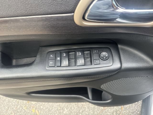 Used 2015 Jeep Grand Cherokee Laredo w/ Quick Order Package 23E image 26