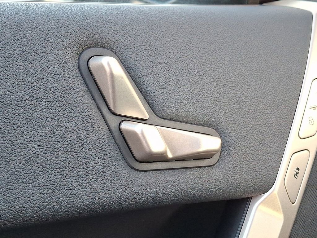 Used 2024 BMW iX xDrive50 w/ Sport Package image 23