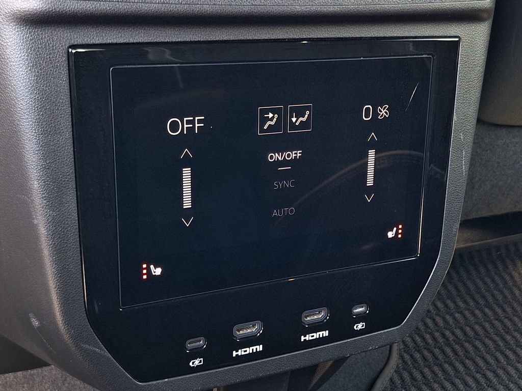 Used 2025 GMC Yukon Denali Ultimate AWD/4WD image 14