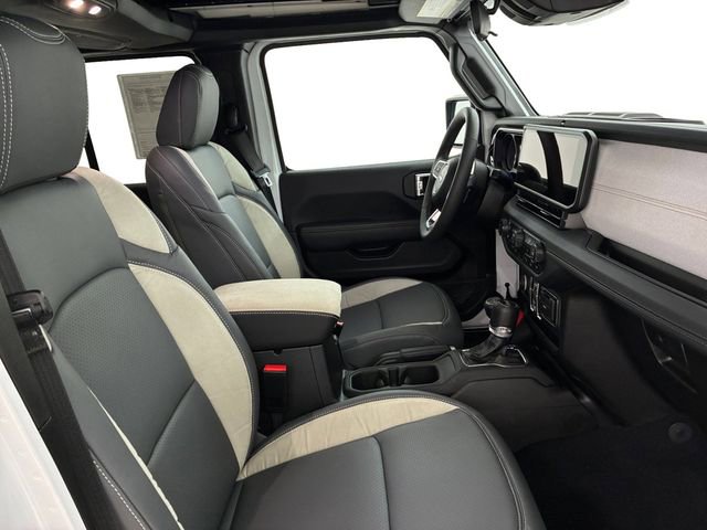 Used 2025 Jeep Wrangler Unlimited Sahara w/ Safety Group AWD/4WD image 14