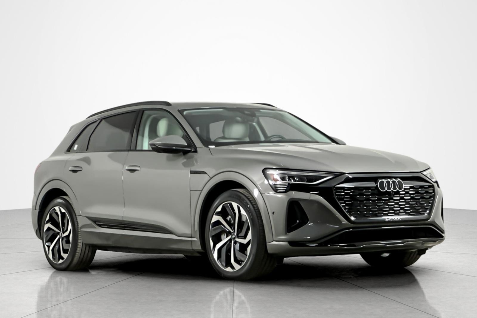 Used 2024 Audi Q8 e-tron Premium Plus w/ Premium Plus Package AWD/4WD image 7