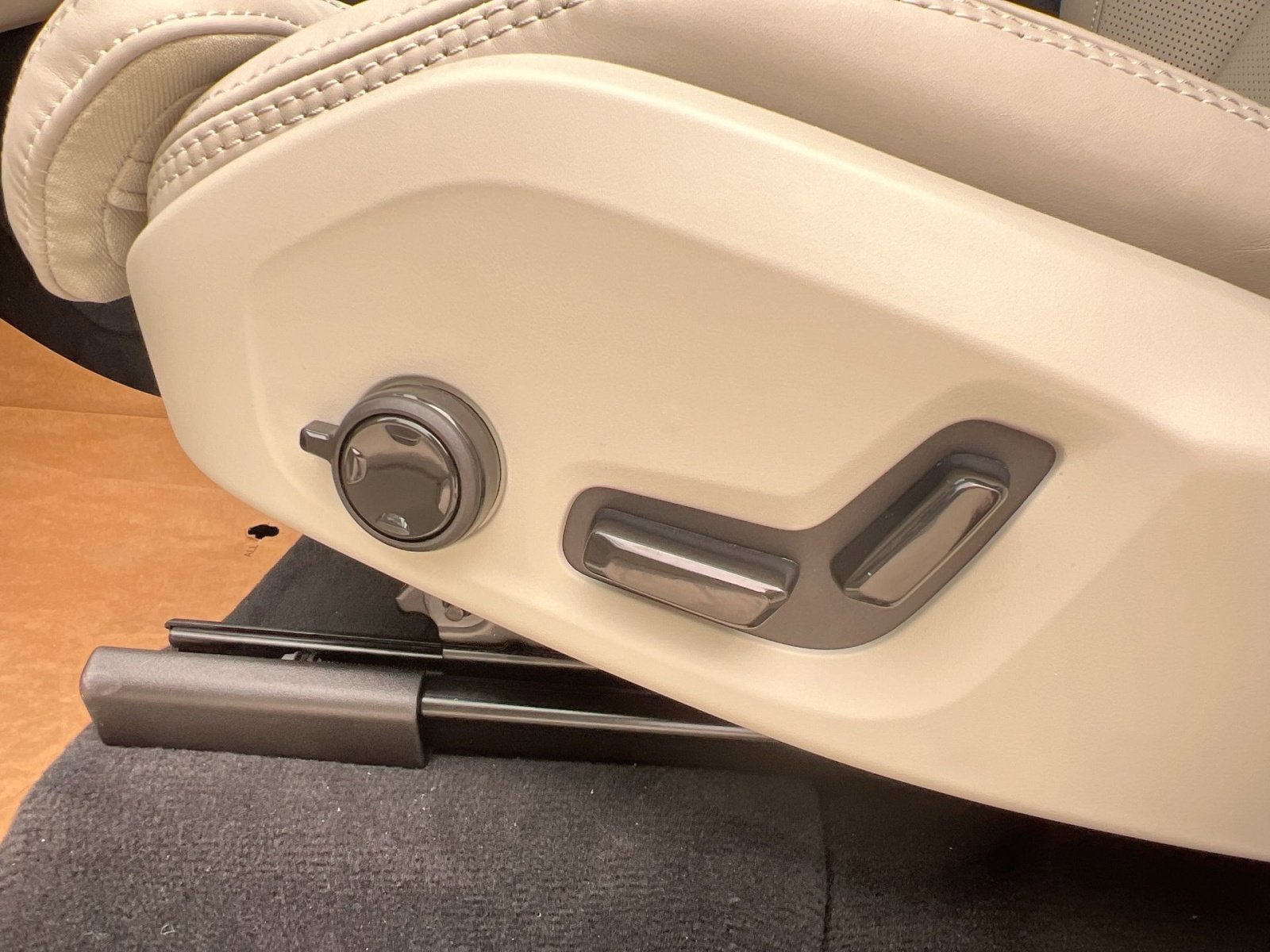 New 2026 Volvo XC90 B6 Ultra w/ Protection Package Premier image 14