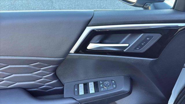 New 2025 Mitsubishi Outlander SEL image 14