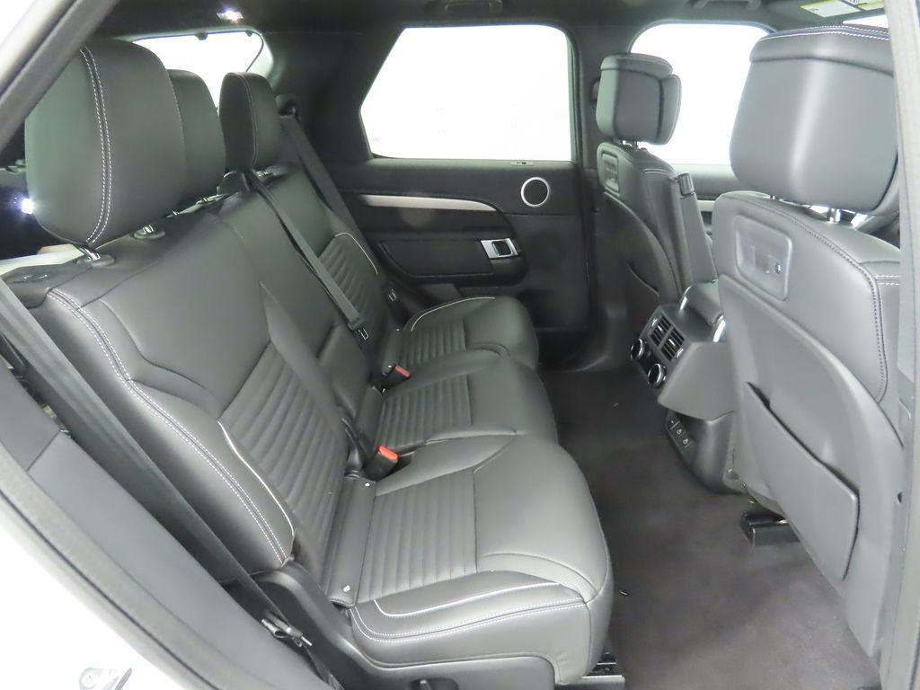 Used 2024 Land Rover Discovery Dynamic SE image 22