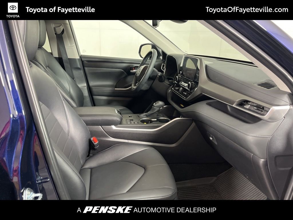 Certified 2025 Toyota Highlander XLE image 7