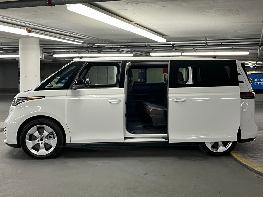 Used 2025 Volkswagen ID. Buzz Pro S RWD image 33