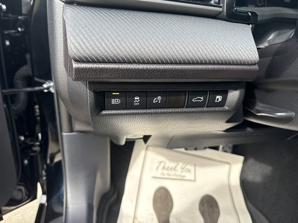 Used 2025 Toyota Camry SE image 33