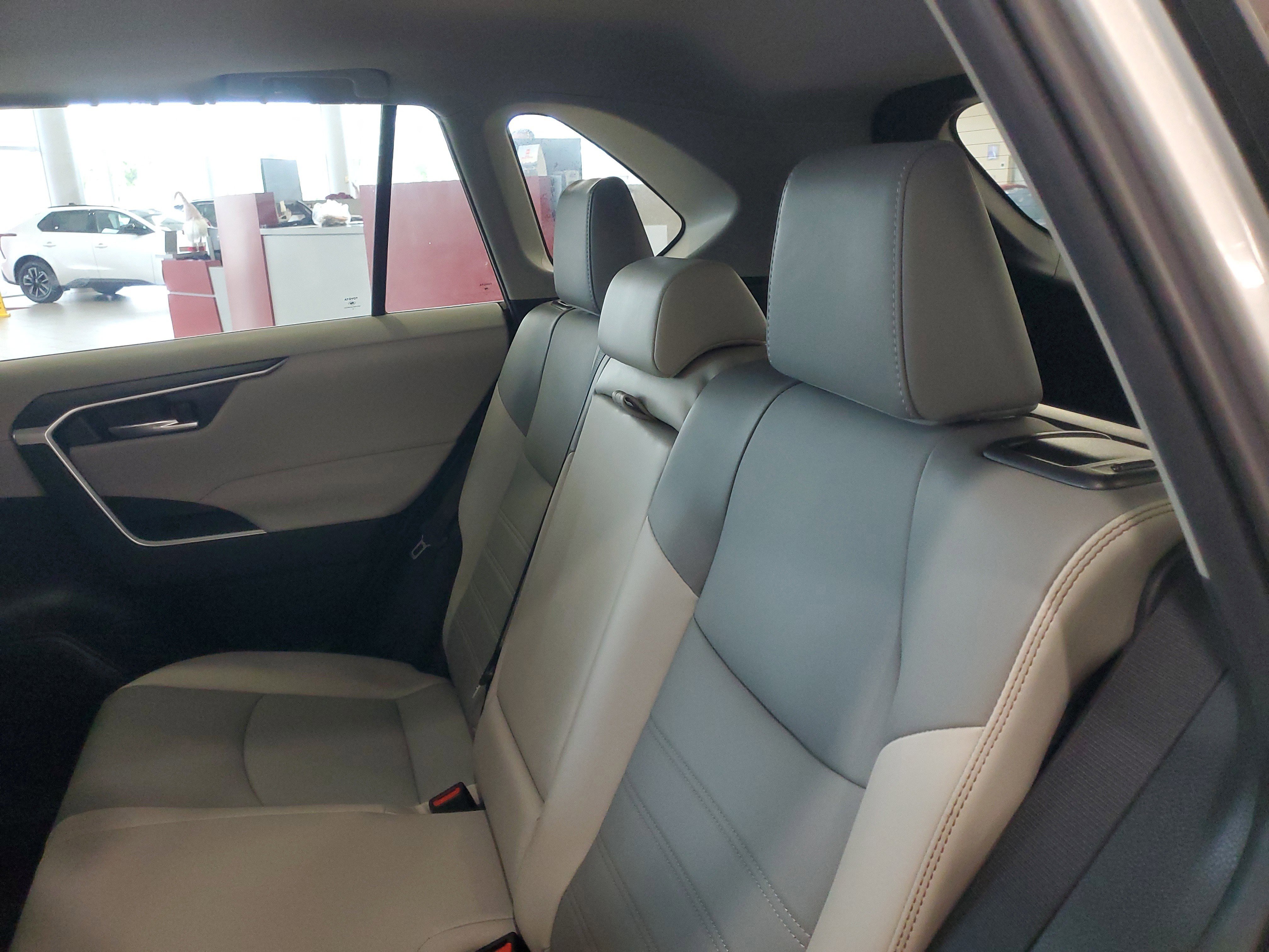 Used 2023 Toyota RAV4 XLE Premium image 11