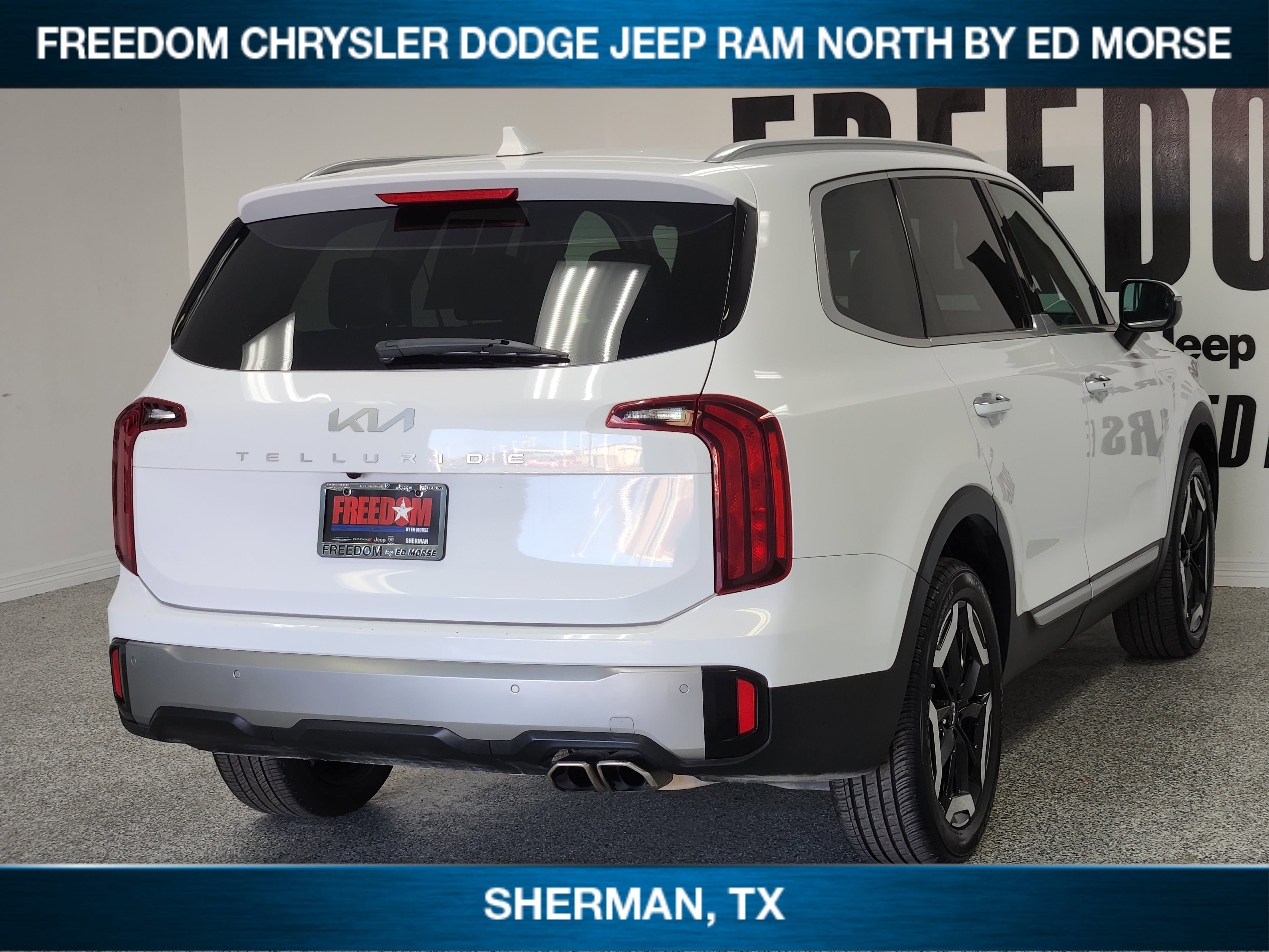 Used 2025 Kia Telluride S image 3