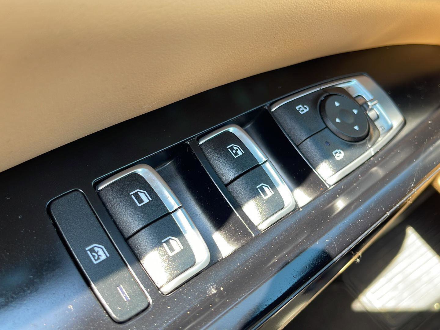 Used 2024 Kia Carnival LX FWD image 13