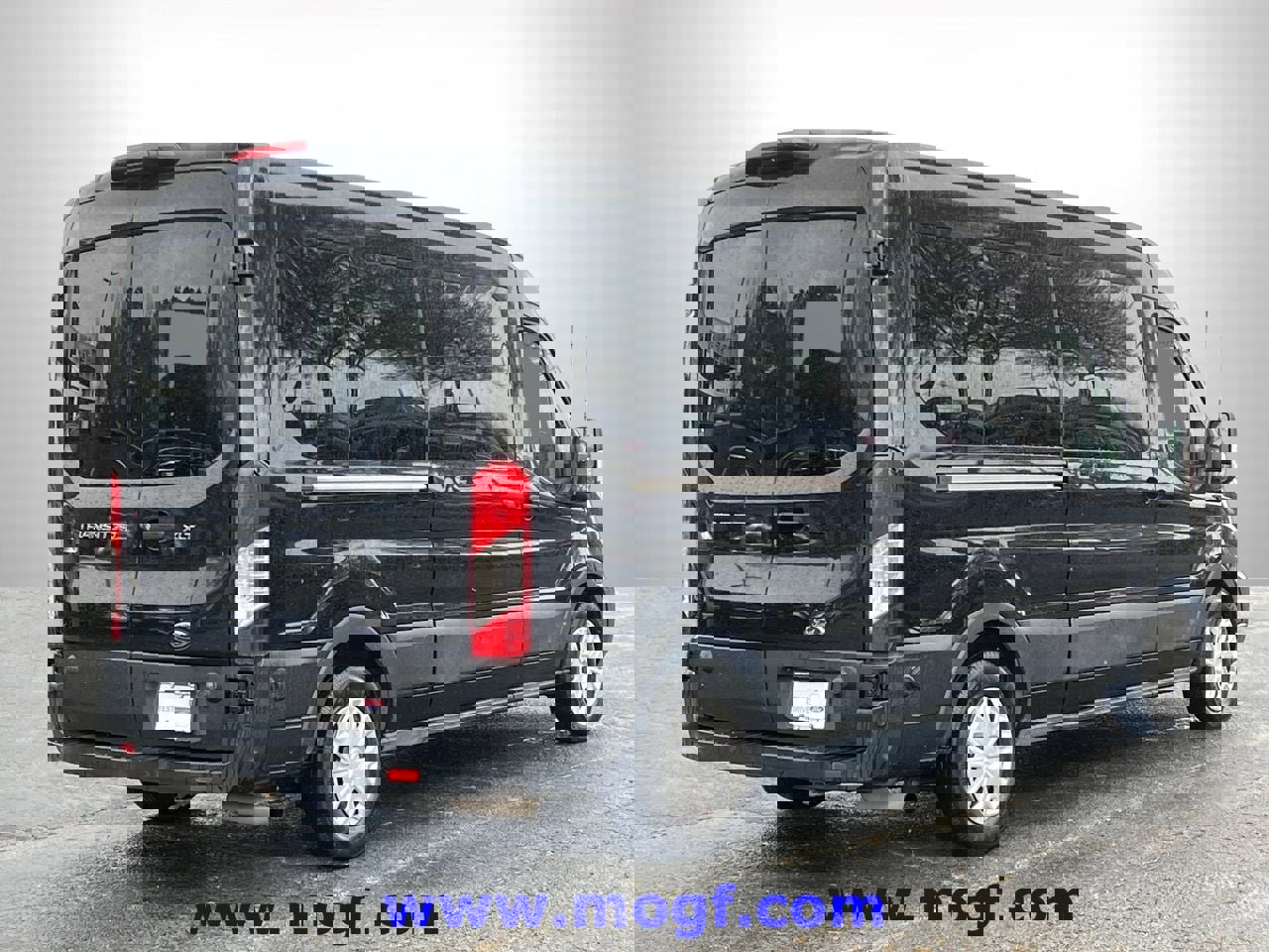 Used 2024 Ford Transit 350 XLT image 3