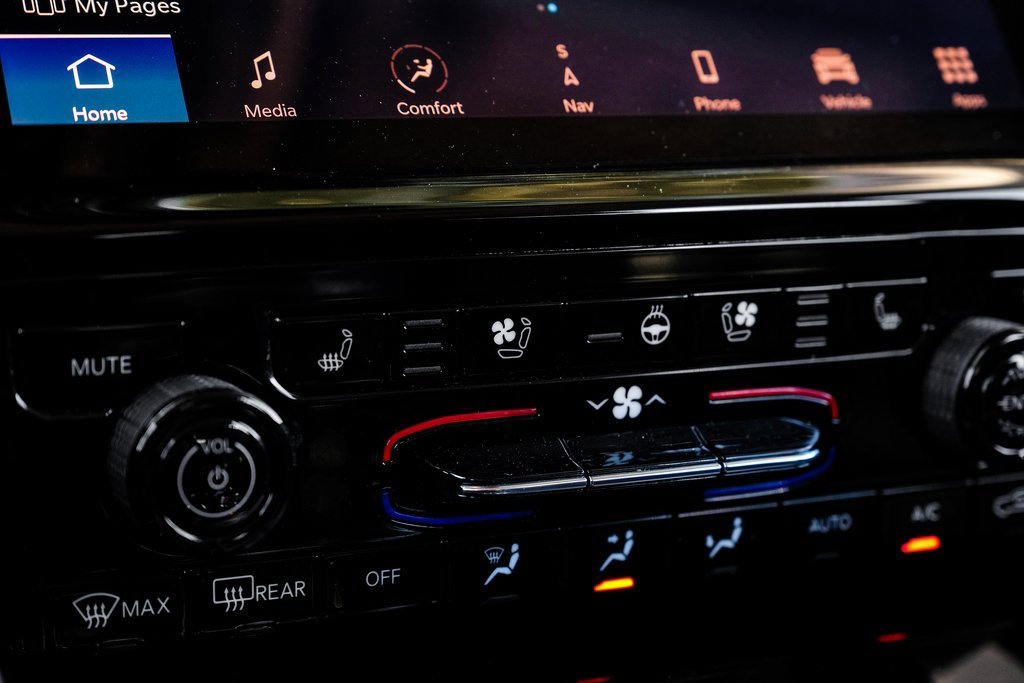 Used 2021 Jeep Grand Cherokee L Limited w/ Luxury Tech Group II image 32