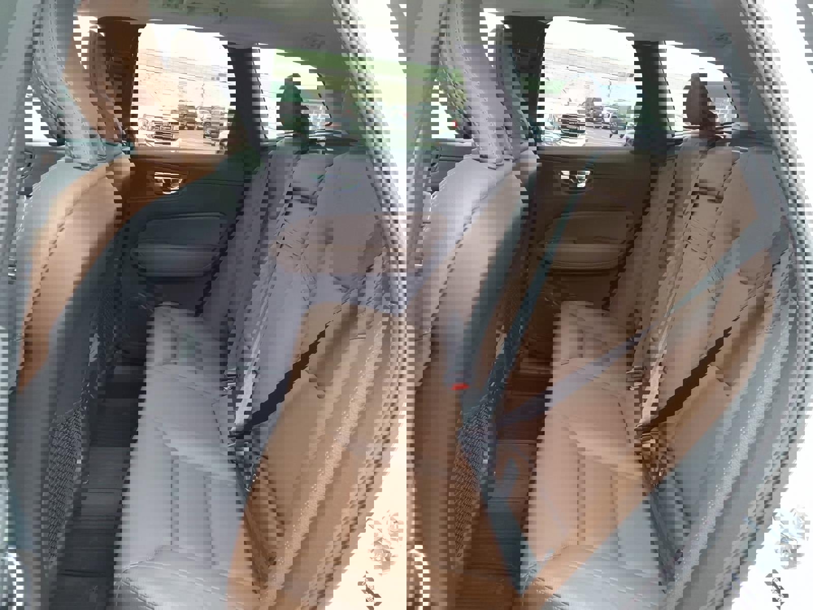 Used 2019 Volvo XC60 T5 Momentum w/ Premium Package image 15