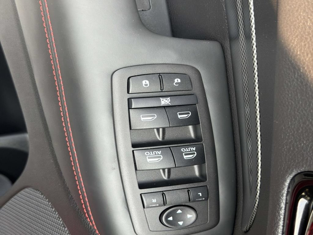 Used 2025 Dodge Durango R/T AWD/4WD image 18