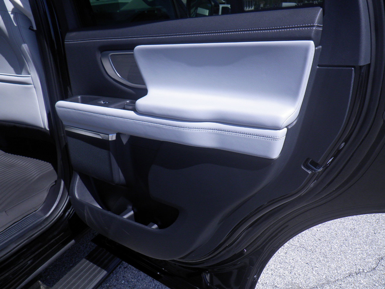 Certified 2025 Ford Expedition Platinum image 27