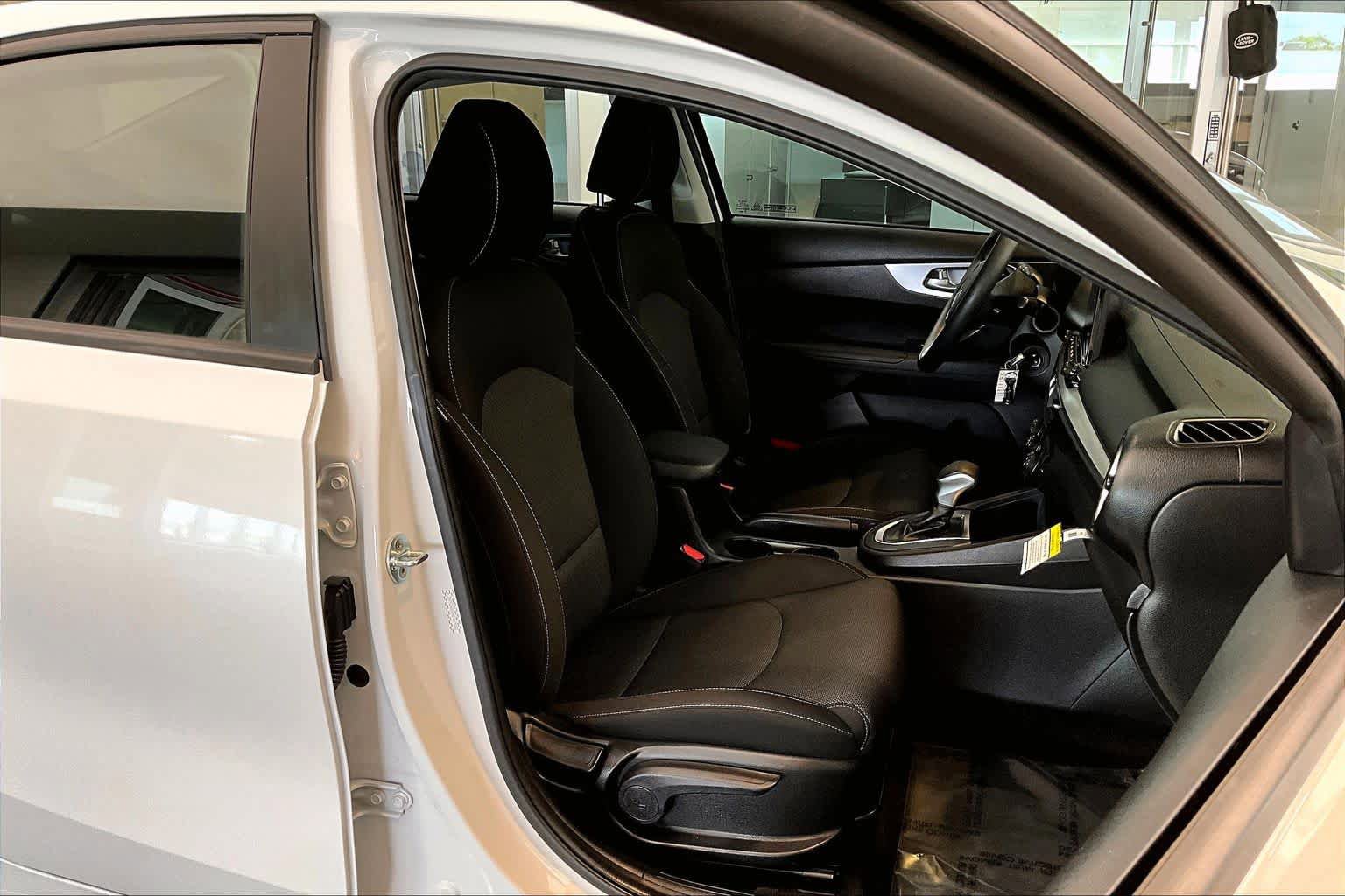 Used 2022 Kia Forte LXS FWD image 9