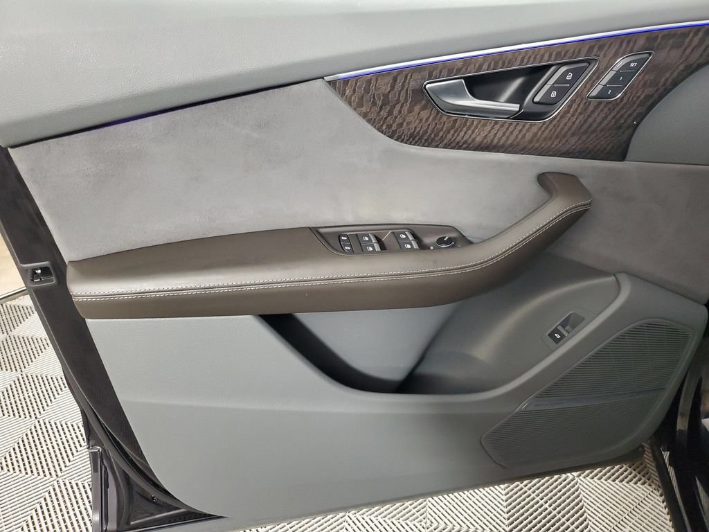 Used 2019 Audi Q8 Prestige AWD/4WD image 19
