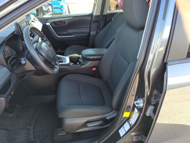 Used 2021 Toyota RAV4 LE image 11