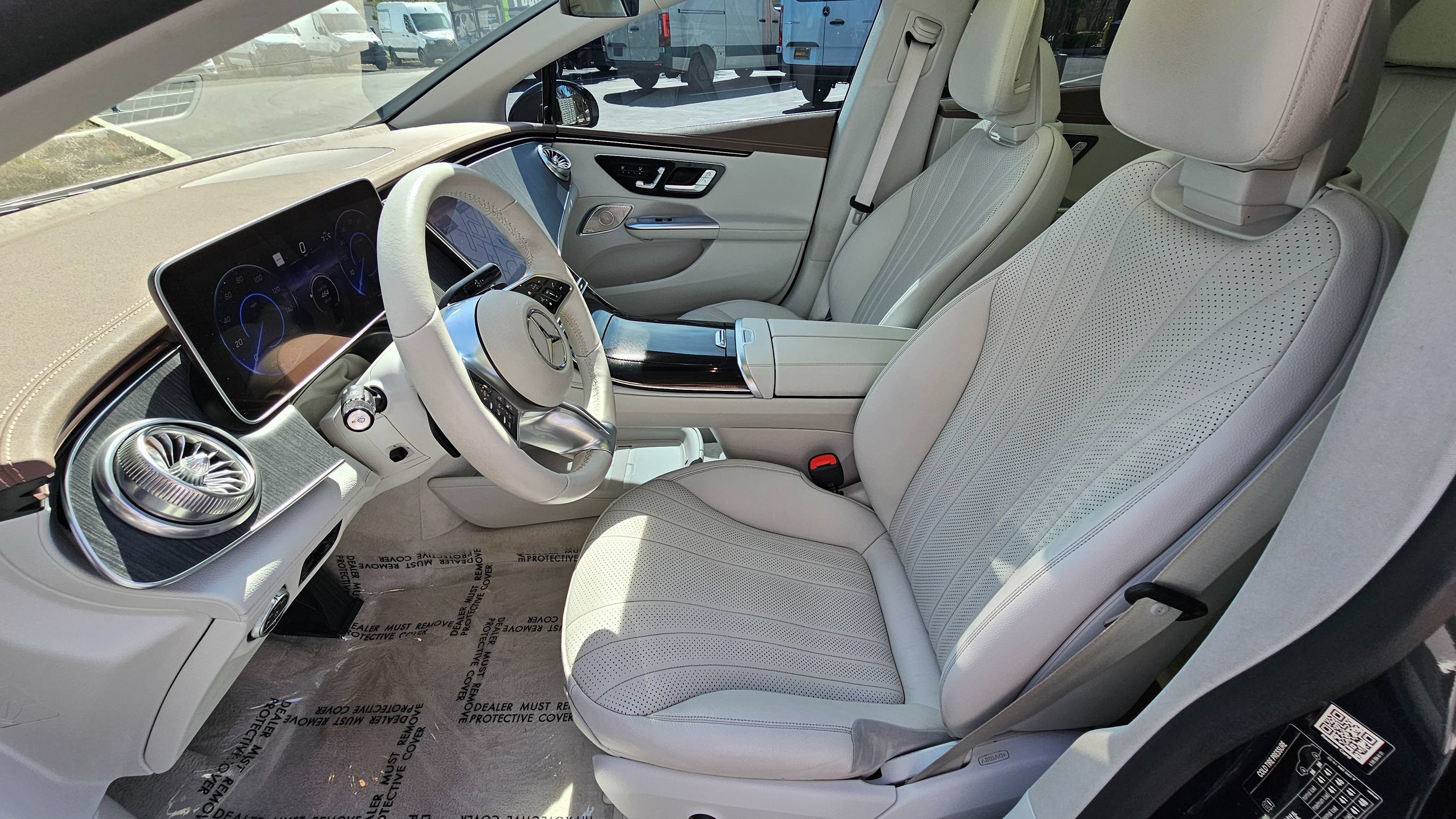 Used 2023 Mercedes-Benz EQE 500 4MATIC Sedan w/ Exclusive Trim Package image 16