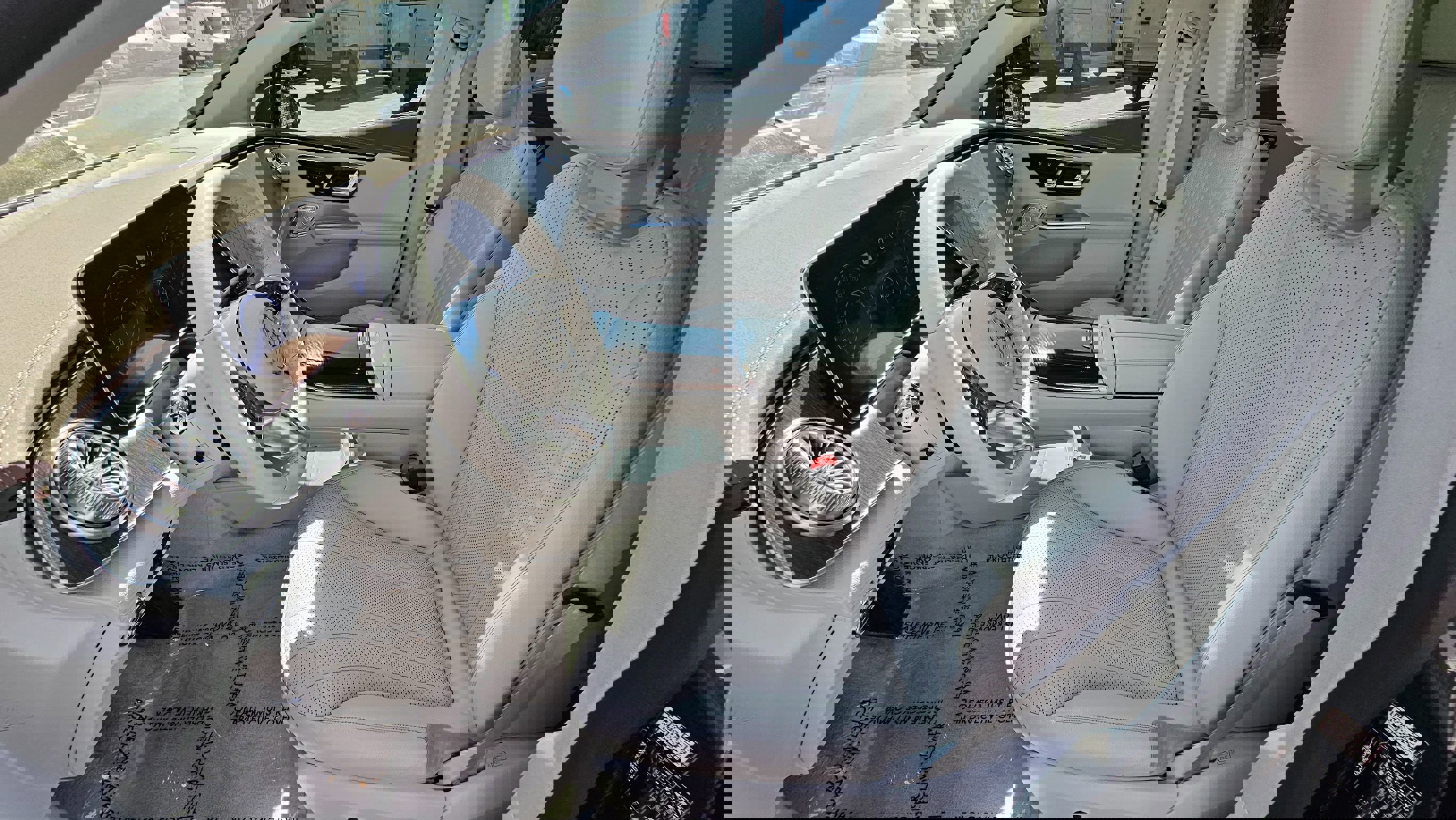 Used 2023 Mercedes-Benz EQE 500 4MATIC Sedan w/ Exclusive Trim Package image 16