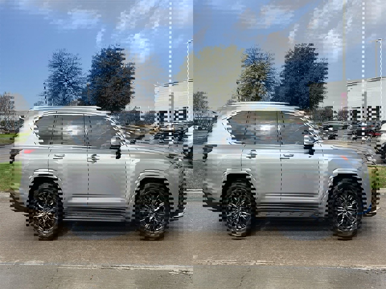 Used 2023 Lexus LX 600 F Sport image 3