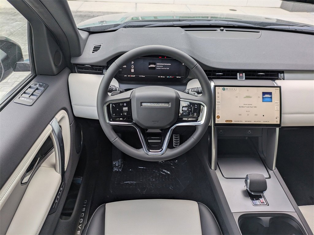 New 2025 Land Rover Discovery Sport Dynamic SE image 17