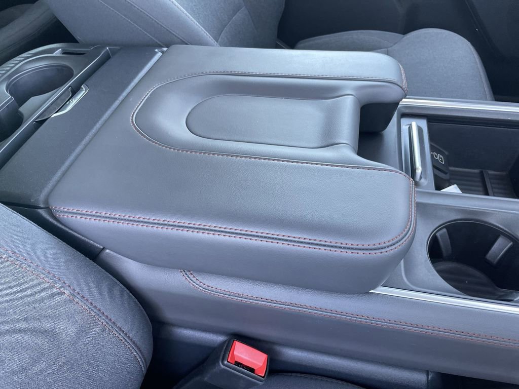 Used 2025 Ford Expedition Active image 32
